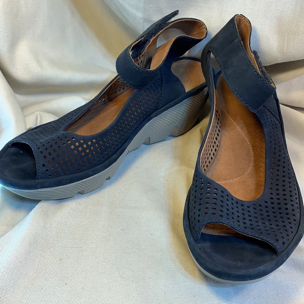 Clarks almost NEW, worn once leather ankle strap